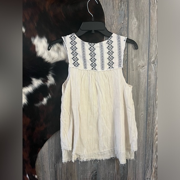 Knox Rose size small white with blue embroidery detail tank top - Picture 4 of 5